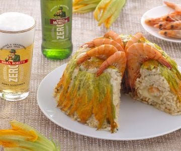Anel de arroz com coração de mussarela e camarões