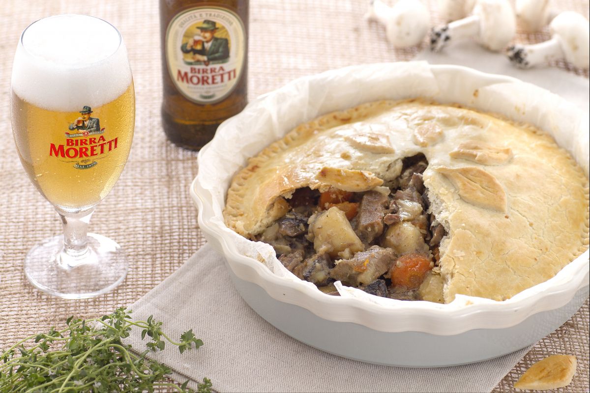 Ensopado em crosta com batatas e cogumelos