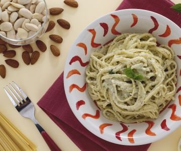 Linguine com pesto de amêndoas