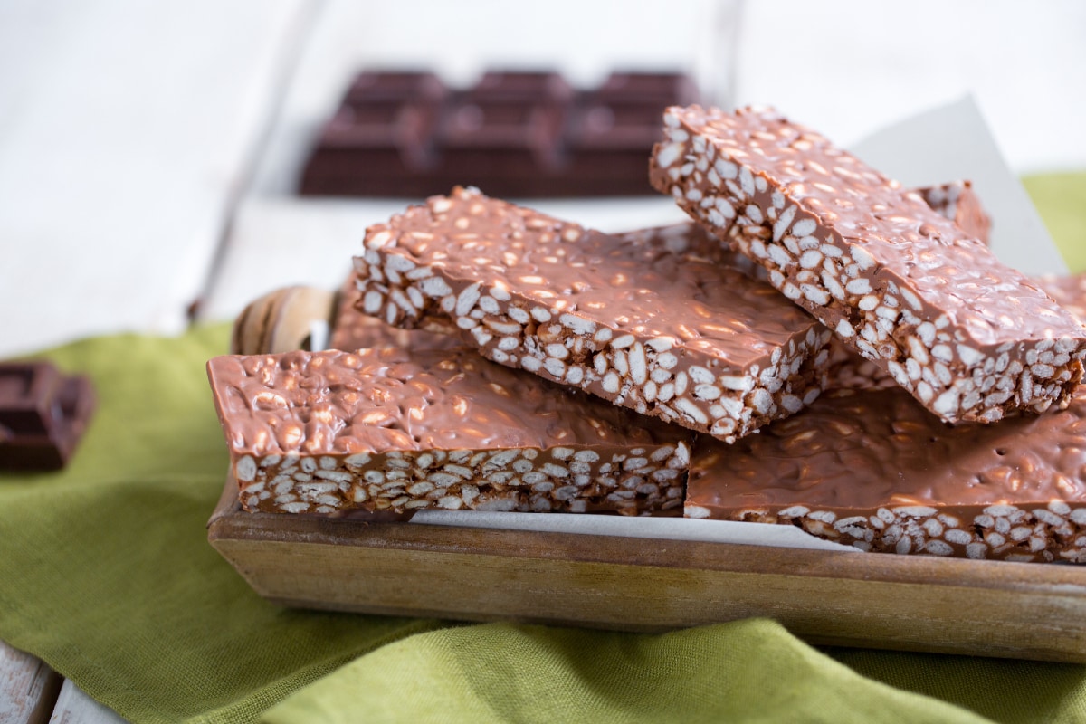 Barras de arroz tufado e chocolate