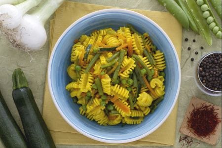 Radiatori com legumes e açafrão