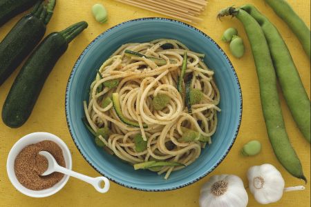 Massa com favas, abobrinha e bottarga