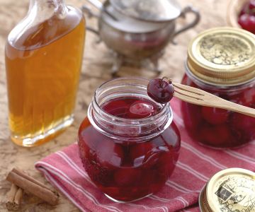 Cerejas em calda com Vinho do Porto e canela