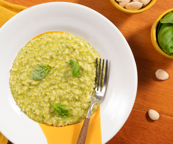 Risoto ao pesto de abobrinha e queijo de cabra