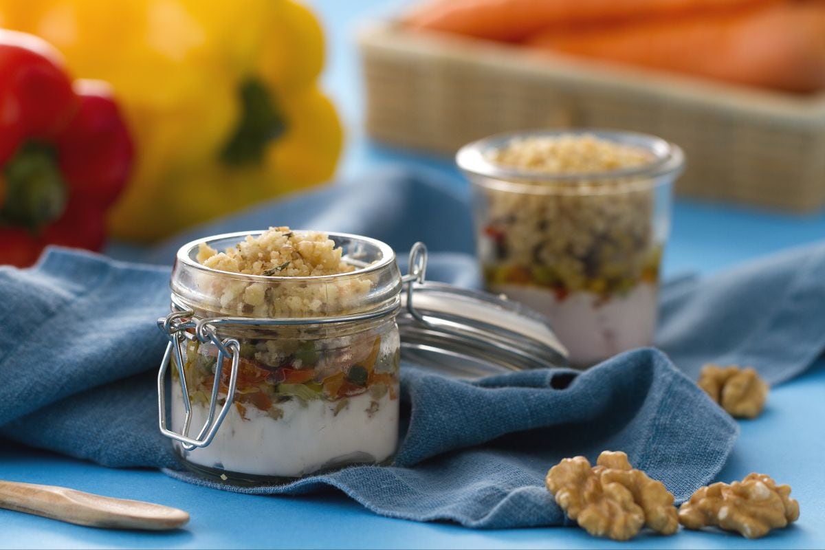 Mini crumble de vegetais e iogurte