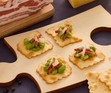 Folhados clássicos com favas, bacon e pecorino