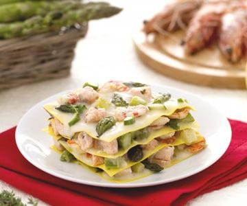 Lasanha de salmão, camarão e aspargos