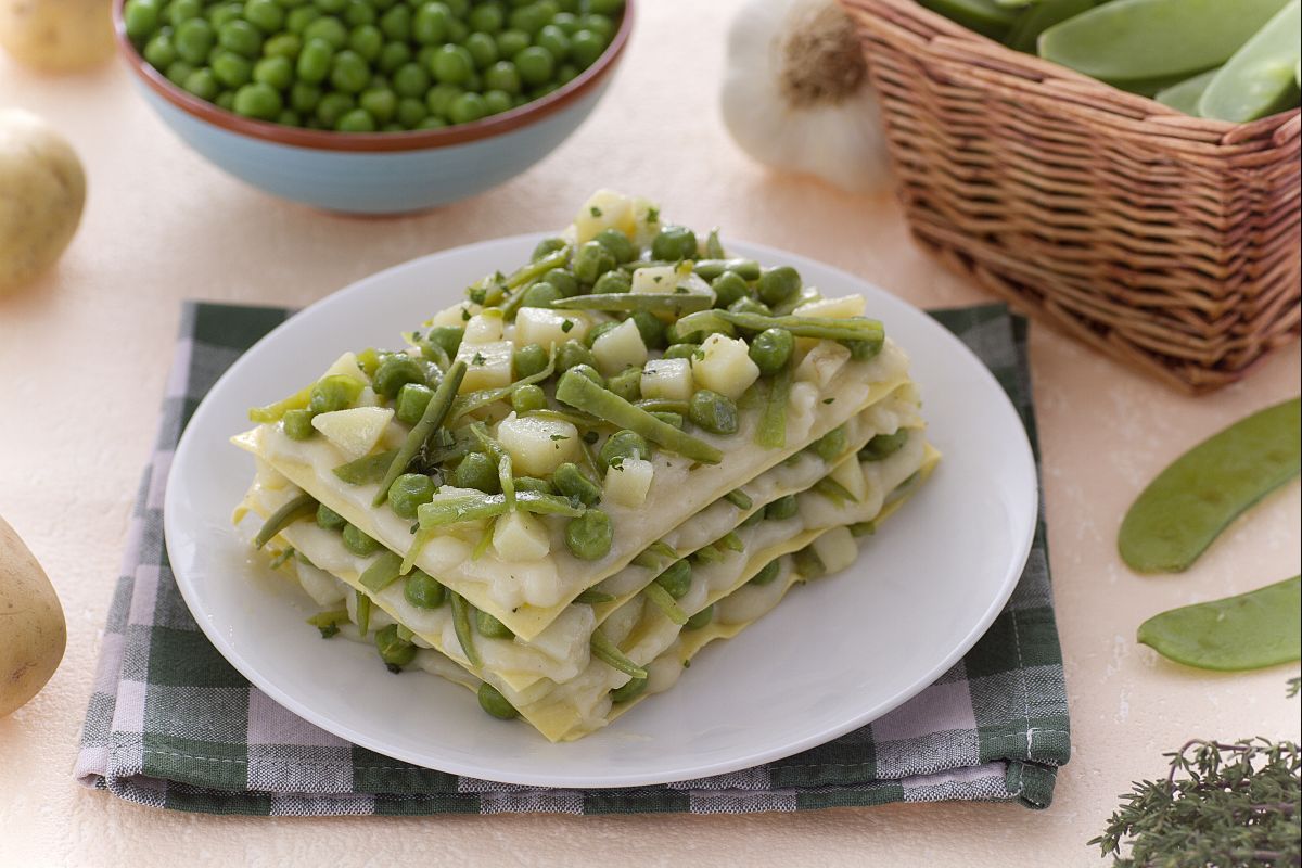 Lasanha com vagens, batatas e ervilhas