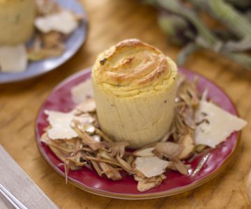 Tortinha de batata com salada de alcachofra