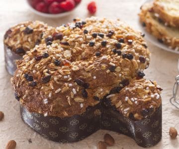 Colomba rápida com frutas vermelhas