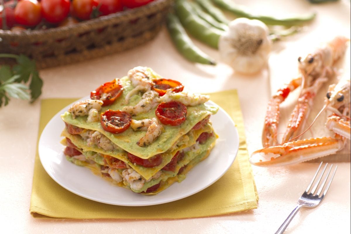 Lasanha com lagostins, tomatinhos e pesto de favas