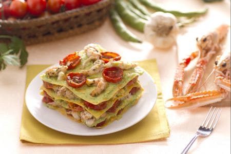 Lasanha com lagostins, tomatinhos e pesto de favas