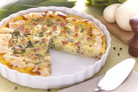 Quiche com escarola e cubos de presunto