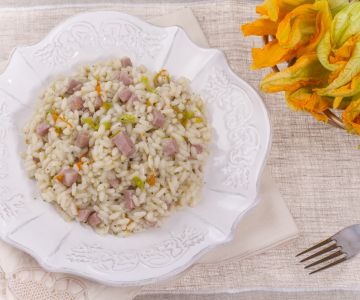 Risoto de cerveja com mortadela e flores de abóbora