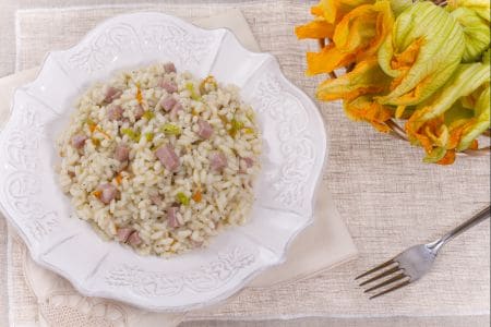 Risoto de cerveja com mortadela e flores de abóbora