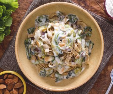 Tagliatelle integrais com escarola e fonduta de taleggio