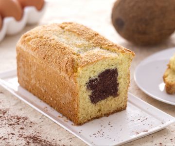 Bolo de coco com recheio de chocolate