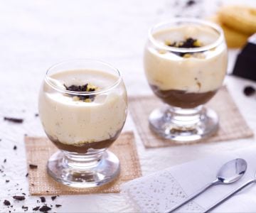 Copinho com biscoito de milho, creme de chocolate e zabaione com vinho passito