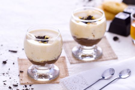 Copinho com biscoito de milho, creme de chocolate e zabaione com vinho passito