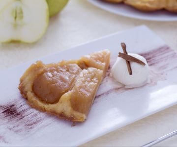 Tarte tatin com leite condensado e sorvete de fiordilatte com canela