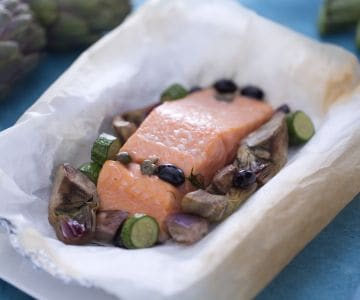 Salmão no papelote com legumes variados