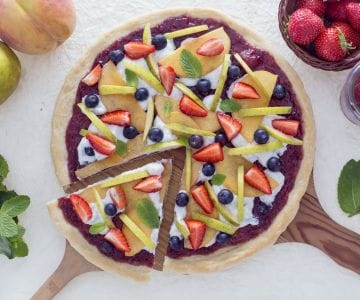 Pizza doce com geleia de morango