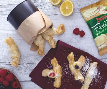 Balas fritas com creme de confeiteiro e frutas vermelhas