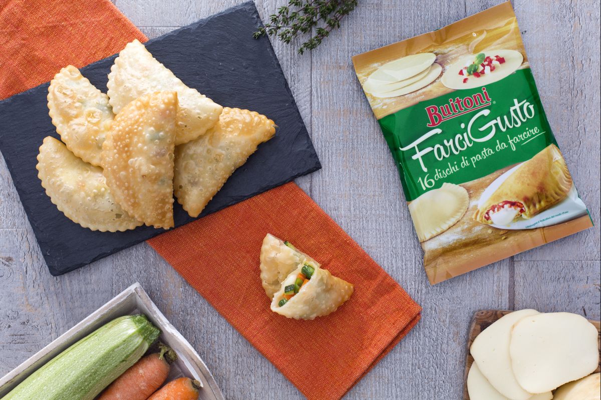Panzerotti recheados com legumes e queijo scamorza