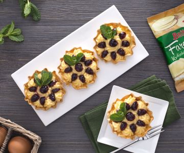 Tortinhas recheadas com creme de confeiteiro e amarena