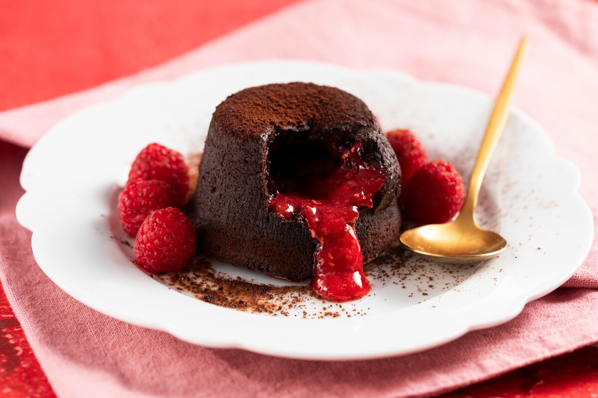 Bolinho de chocolate com coração de framboesa