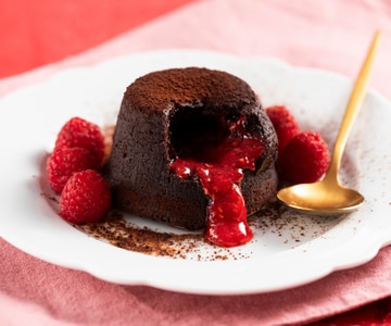 Bolinho de chocolate com coração de framboesa