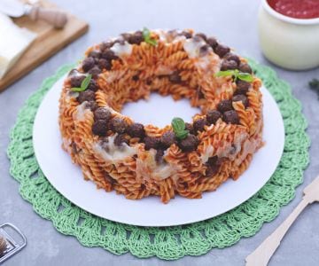 Bolo de macarrão gratinado