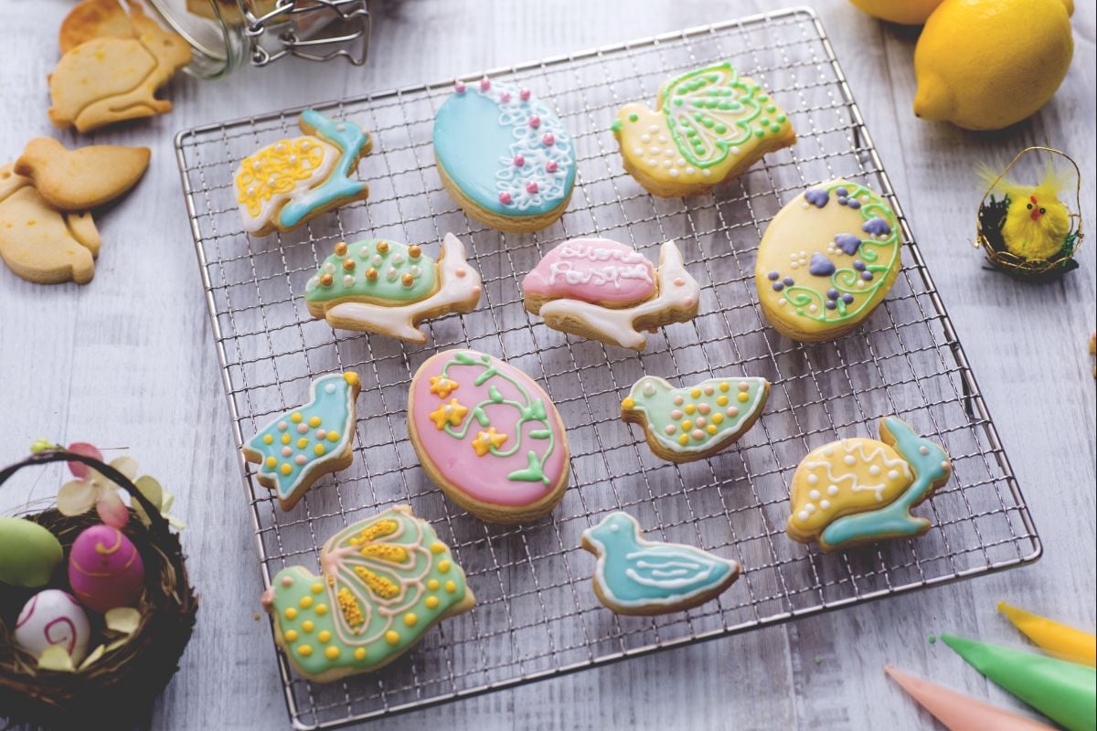 Biscoitos de Páscoa coloridos