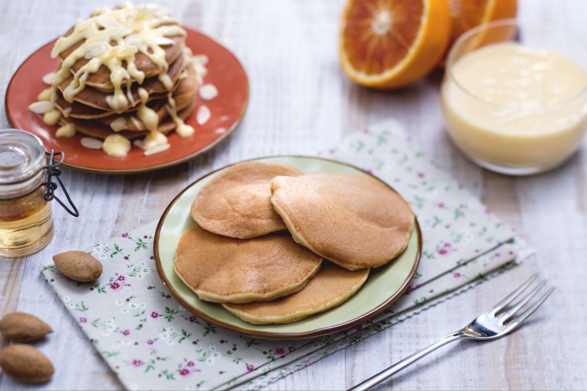 Panqueca de amêndoas com creme de laranja
