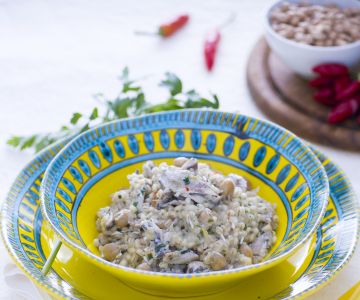 Orzotto com grão-de-bico, anchovas e ricota salgada
