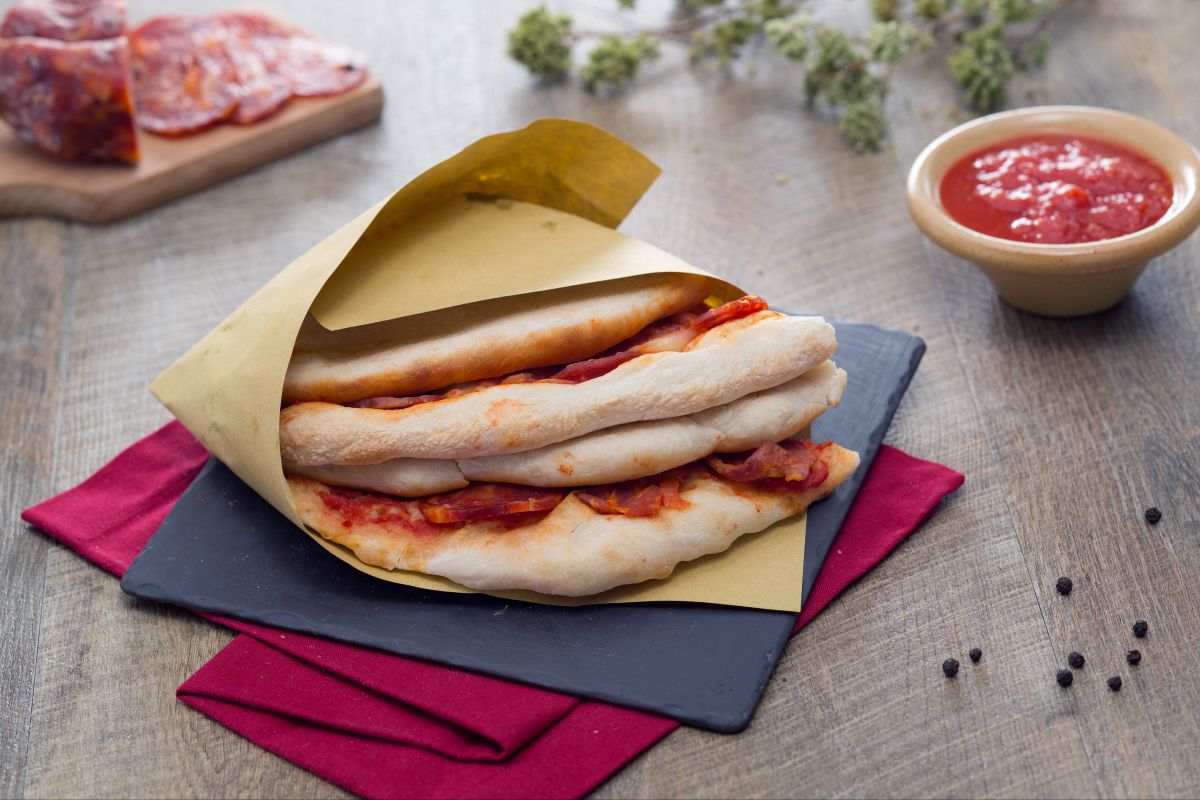 Pizza a carteira com salame