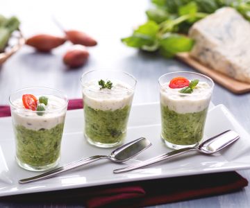 Caviar de abobrinha com creme de gorgonzola