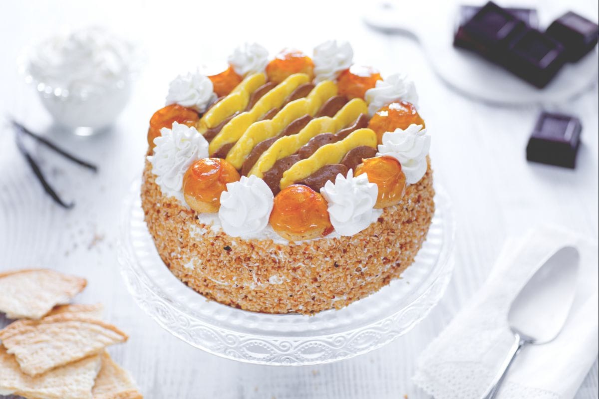 Torta Saint Honoré com pão de ló