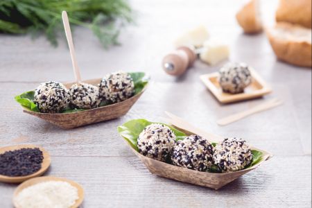 Almôndegas com crosta de gergelim