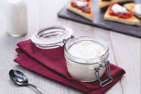 Como fazer creme azedo