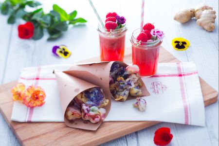 Aperitivo de flores e frutas