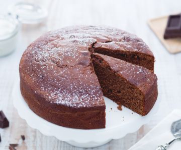Bolo de chocolate com creme de leite azedo
