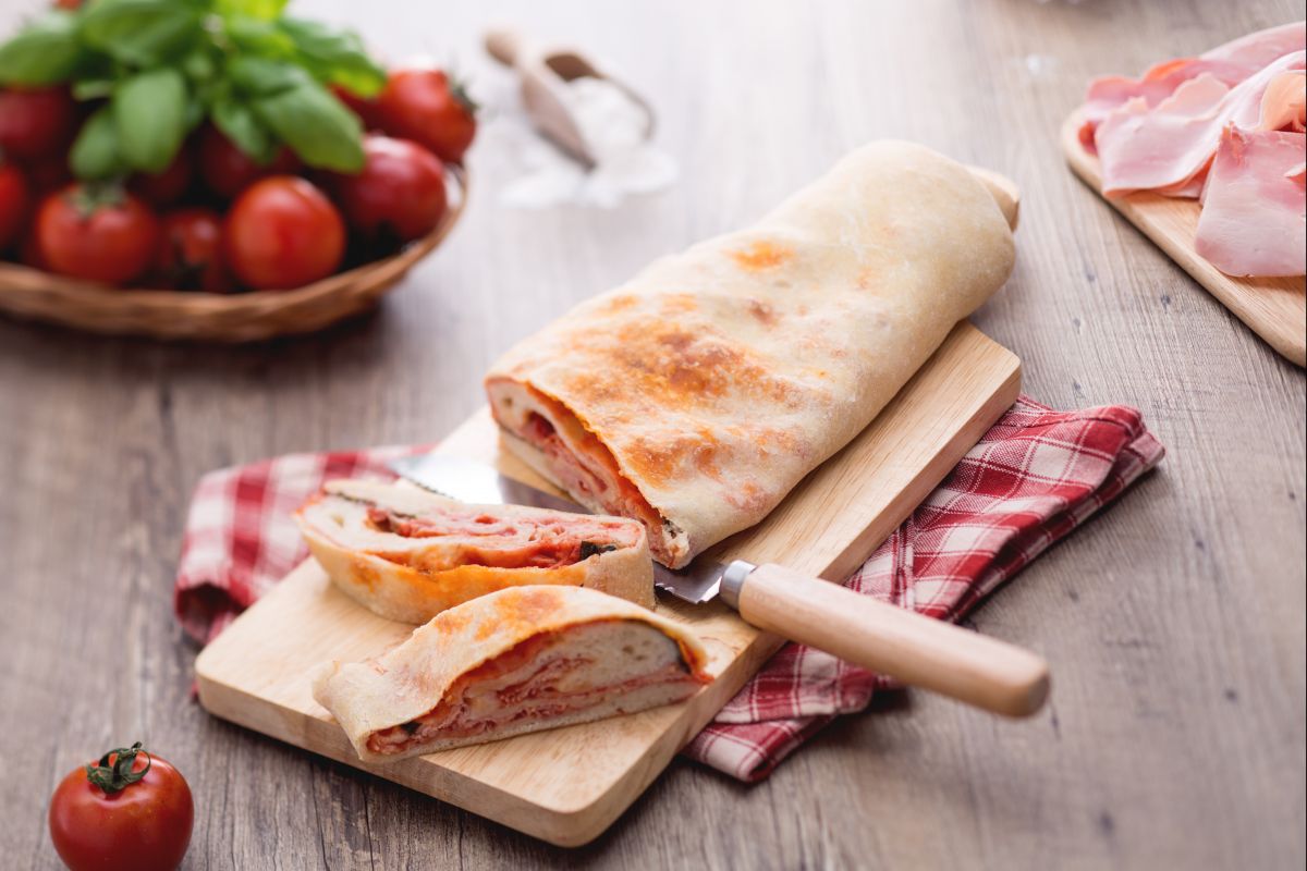 Rolo de pizza recheado