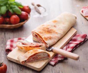 Rolo de pizza recheado