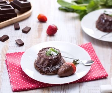 Tortinha de chocolate e morangos