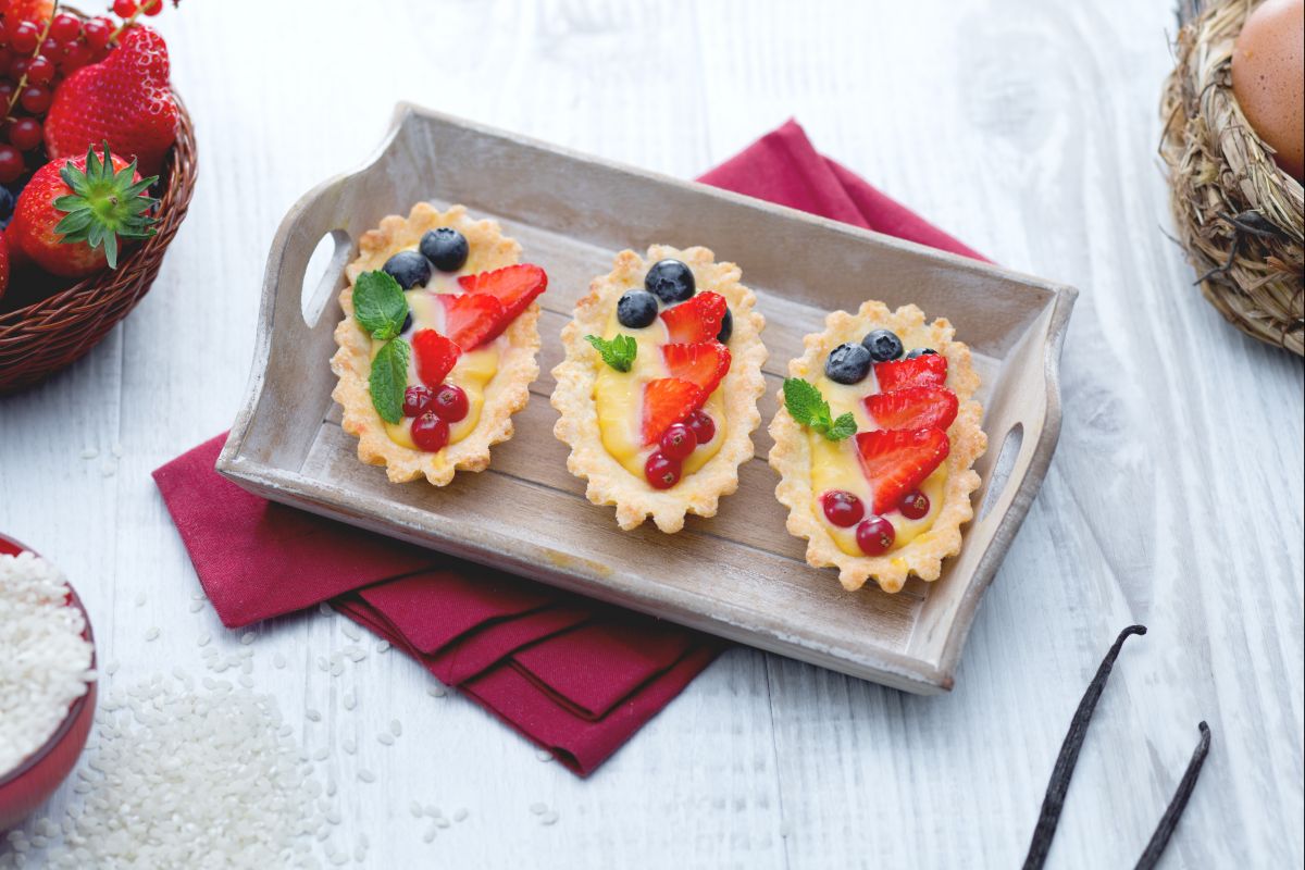 Barquinhos de arroz com frutas vermelhas