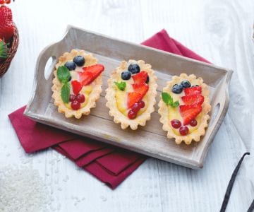 Barquinhos de arroz com frutas vermelhas