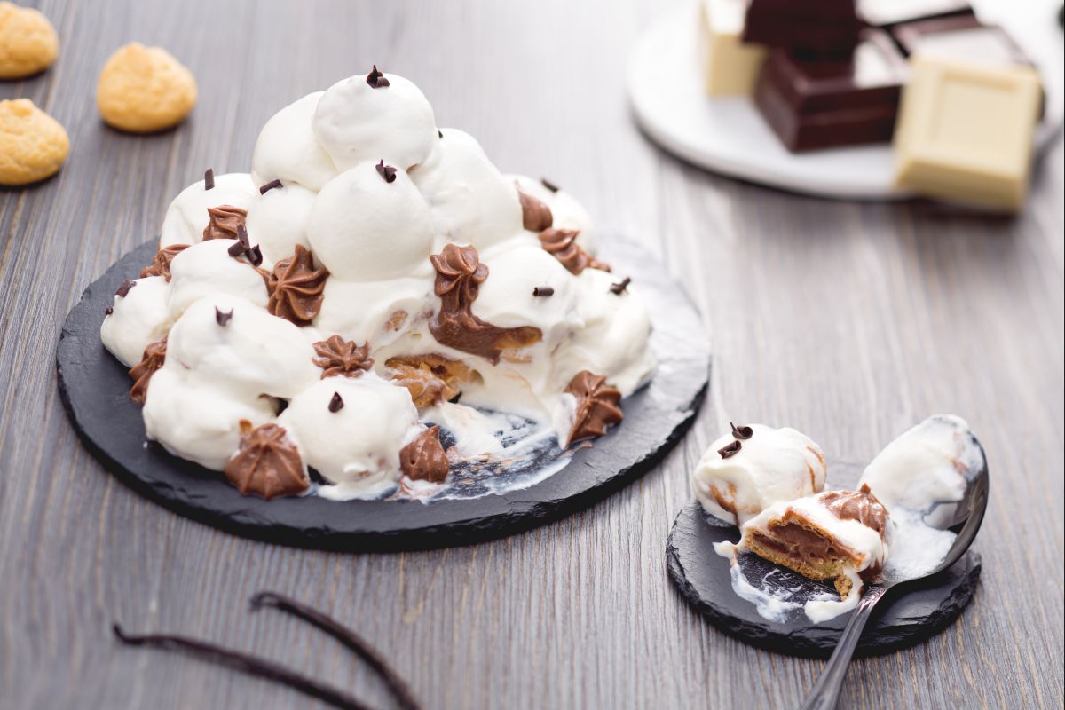 Profiteroles com chocolate branco