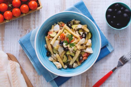 Casarecce ao molho de bacalhau, abobrinhas e azeitonas pretas