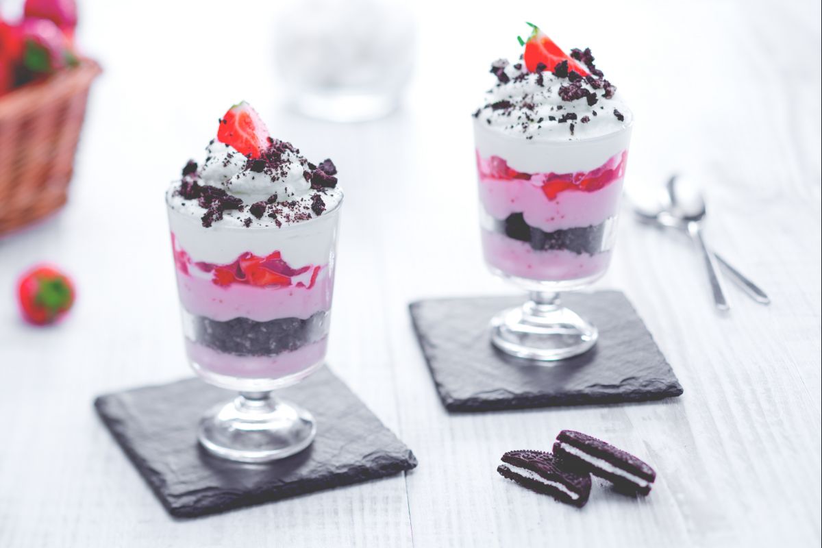Trifle de morango e chocolate